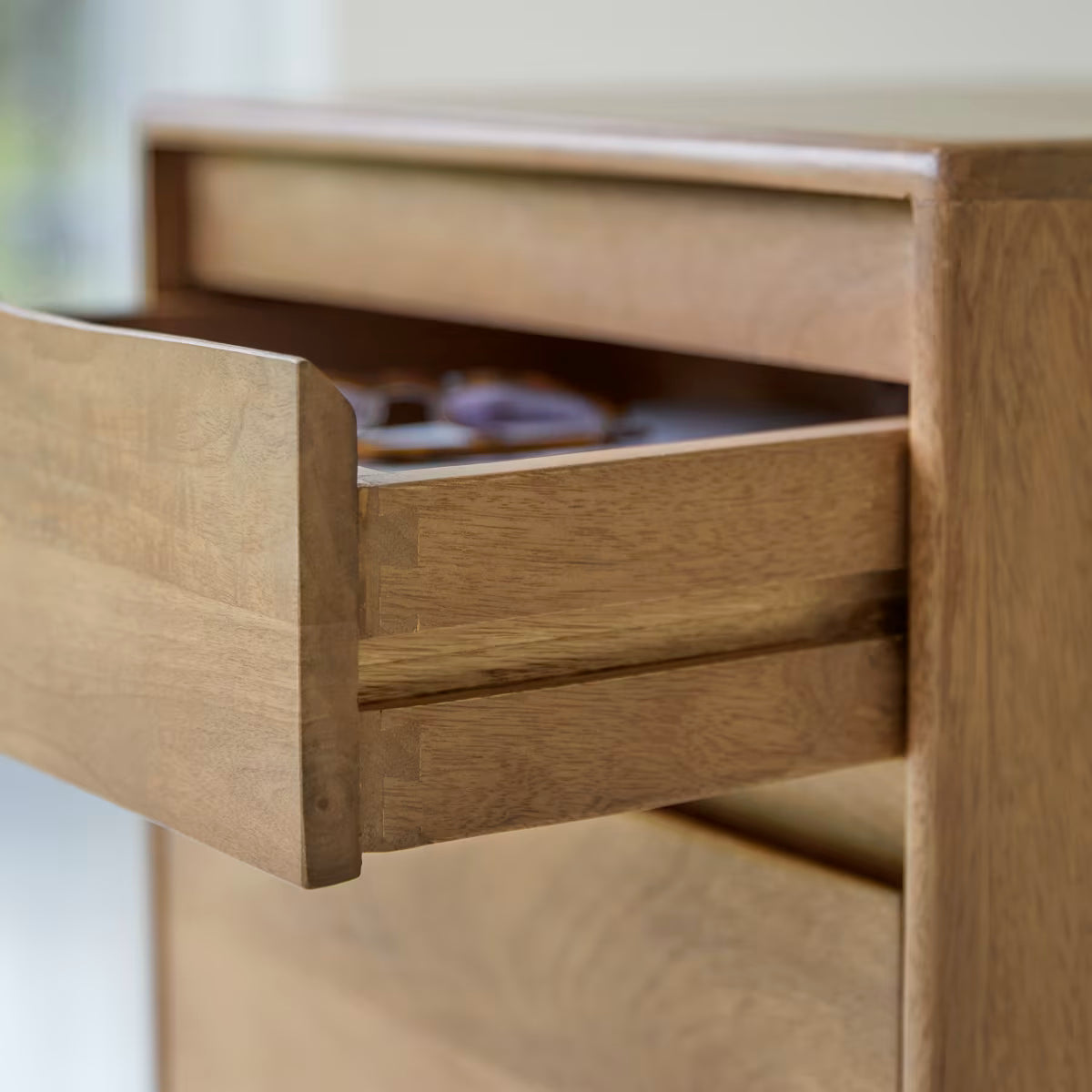 Gabrielle Nachtkastje van massief mangohout