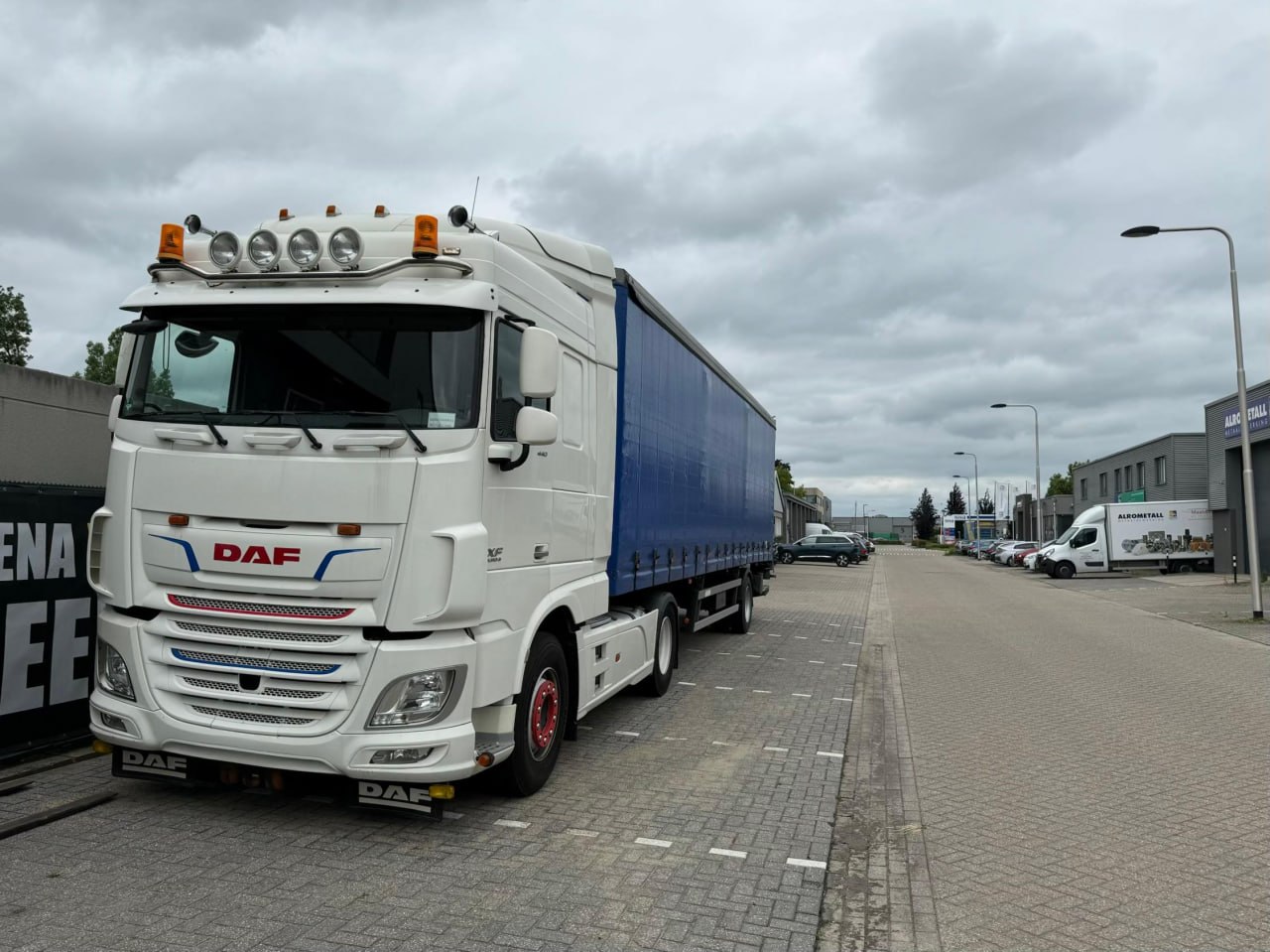 Vrachtwagen van Intersale Leerdam